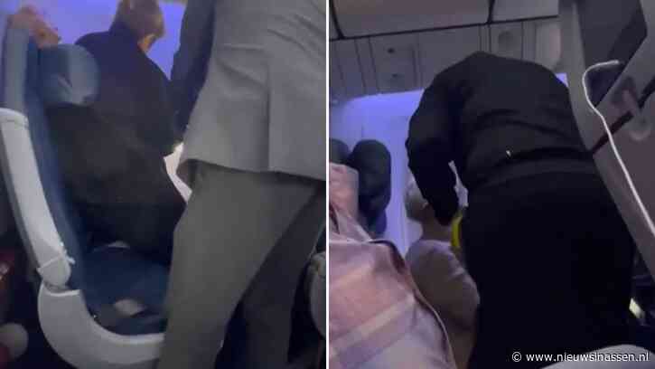 Bekijk het moment waarop een 57-jarige verstekeling vast kwam te zitten nadat ze de Atlantische Oceaan was overgestoken en ongemerkt op het vliegveld aankwam.