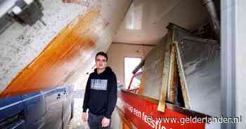 Joey’s frietkar kantelt op de A2 na botsing: ‘Misschien binnenkort wel ‘frietje snelweg’ op het menu’