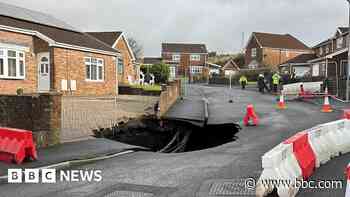 Residents to return home after huge sinkhole opened