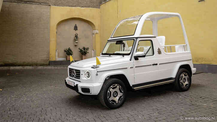 De paus neemt gloednieuwe G-Klasse in ontvangst