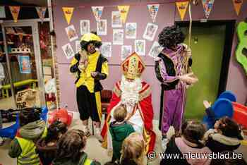 Sinterklaas trotseert regen en wind, ook al geraakt hij er niet met de boot