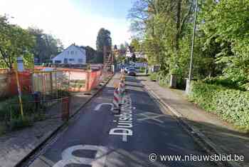 Steenweg dag afgesloten om oorzaak van wegverzakking anderhalf jaar geleden te onderzoeken