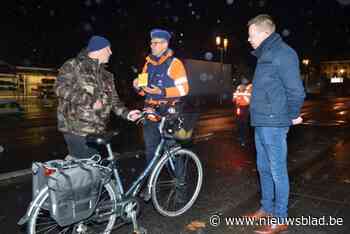 Politie controleert fietsverlichting: “Sensibiliseren, maar tegelijk streng optreden waar nodig”