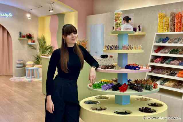 Anna (26) brengt uniek concept waarbij haarspelden  zoals schepsnoep per gram te koop zijn naar Brugge