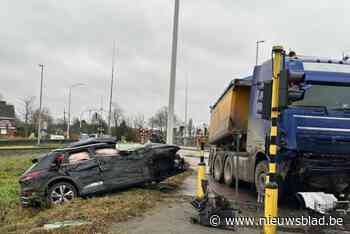 Bestuurder (41) in levensgevaar afgevoerd na klap met vrachtwagen op R4: parket onderzoekt omstandigheden