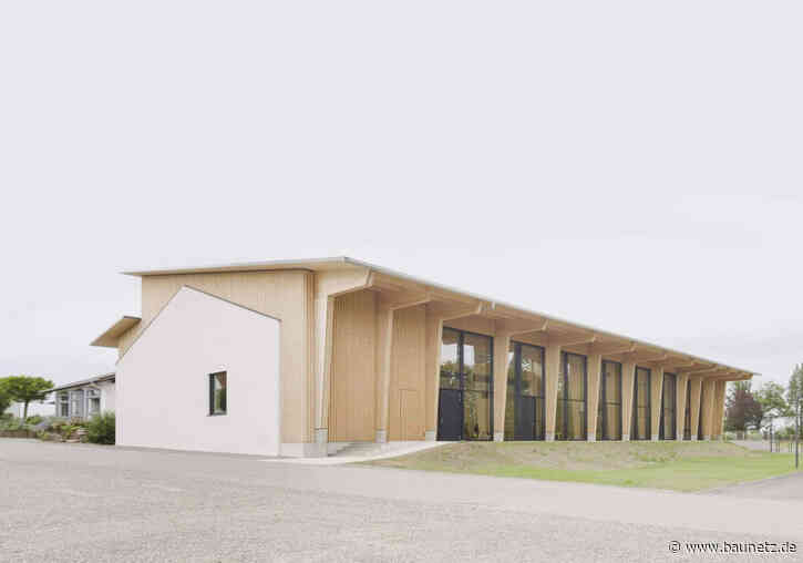 Asymmetrisch ergänzt
 - Mehrzweckhalle in Oberschwaben von Atelier Kaiser Shen