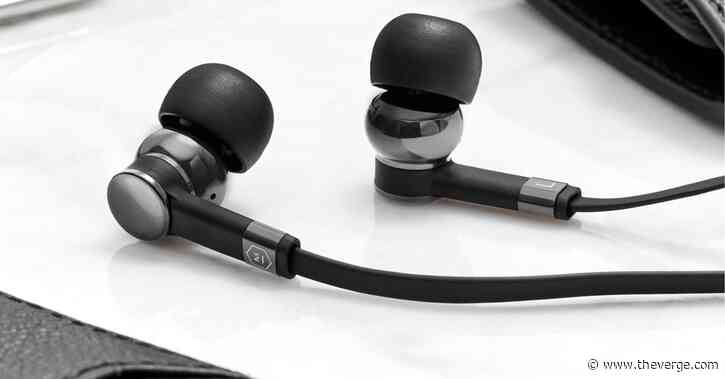 Master & Dynamic revived a pair of wired earphones