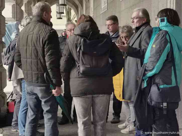Oberbürgermeister besucht Demo: Beibehaltung des Grundsteuer-Hebesatzes