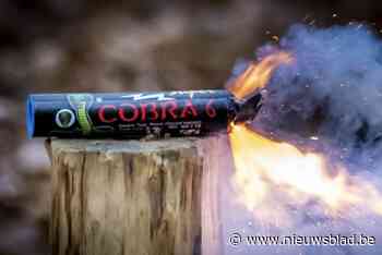 Jongeren gooien vuurwerk in inkomhal van appartementsgebouw: hulpdiensten ter plaatse