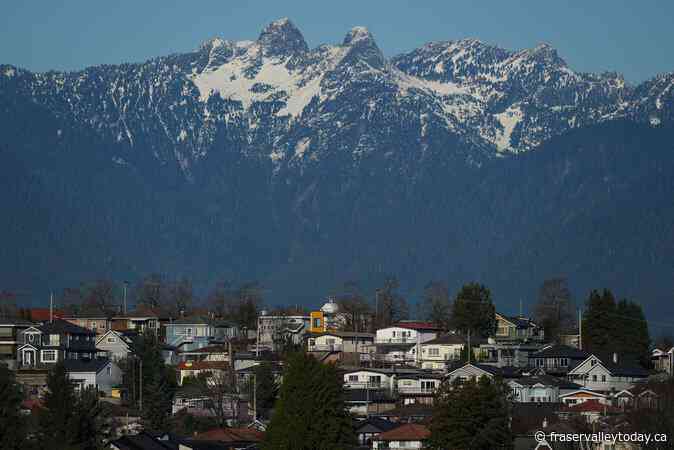 Overseas hikers rescued in B.C. relied on online app: rescue group