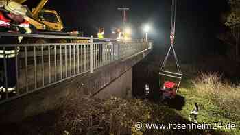 Fahrschulauto bei Griesstätt verunglückt: Fahrer verliert Kontrolle auf St2079 und stürzt ab