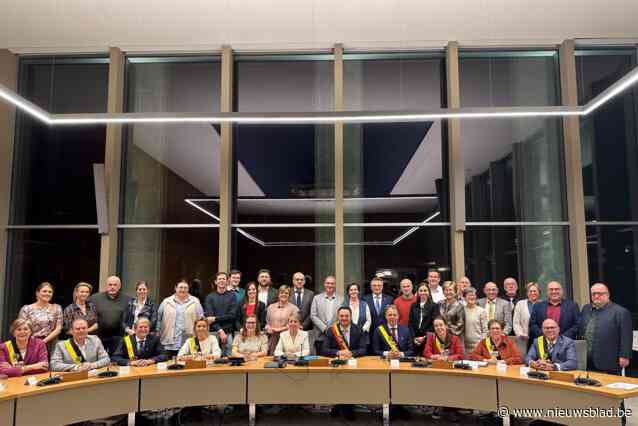 Nieuwe burgemeester Rutger De Reu geeft goede raad mee aan gemeenteraad bij installatievergadering Deinze: “Wees een dienaar en geen koning”