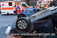 Pkw überschlägt sich nach Kollision