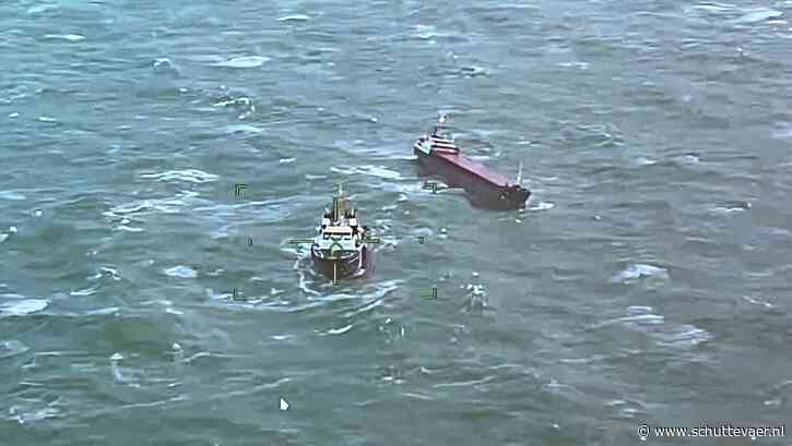 Stuurloos schip Valday in problemen op Noordzee
