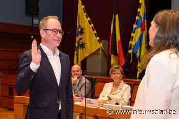 Wim Janssens legt eed af tijdens installatievergadering: “Dankjewel dat je onze burgemeester was, Bram”