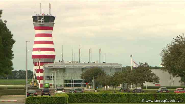 Lelystad - 'Witwaspiloot' met 600.000 euro aan boord langer vast na landing op Lelystad Airport