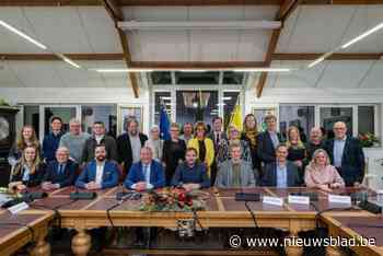Gemeenteraad geïnstalleerd, voorzitter geeft meteen aan als onafhankelijke te zetelen