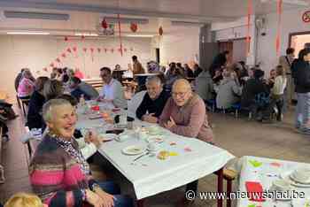 Basisschool nodigt buurt uit aan desserttafel tegen eenzaamheid