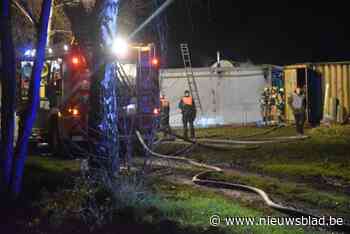 Woonunit vliegt in brand in Grote Heide