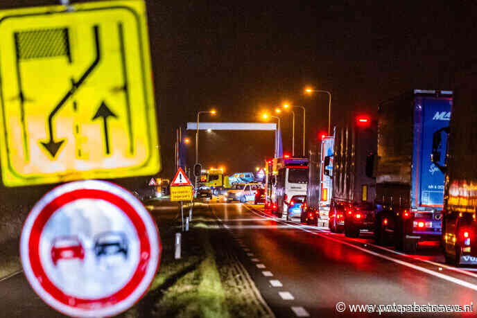 Auto te water bij werkzaamheden N201 Vinkeveen