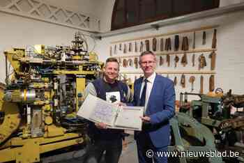 Voormalig brouwer Jef Pirens schenkt historische documenten aan de stad