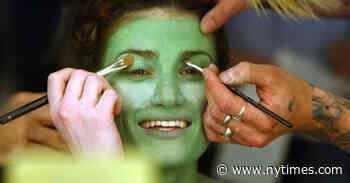 ‘Wicked’ Alumnae Class Notes: What They Learned at Shiz University