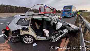 Beifahrerin (†91) wird aus Unfallwrack geschleudert und stirbt noch auf Autobahn