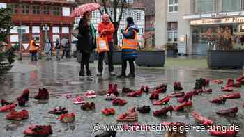 Rote Schuhe rücken in Gifhorn Gewalt an Frauen in den Fokus