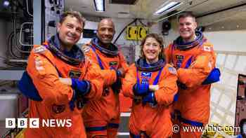 Nasa delays astronaut flight around the Moon