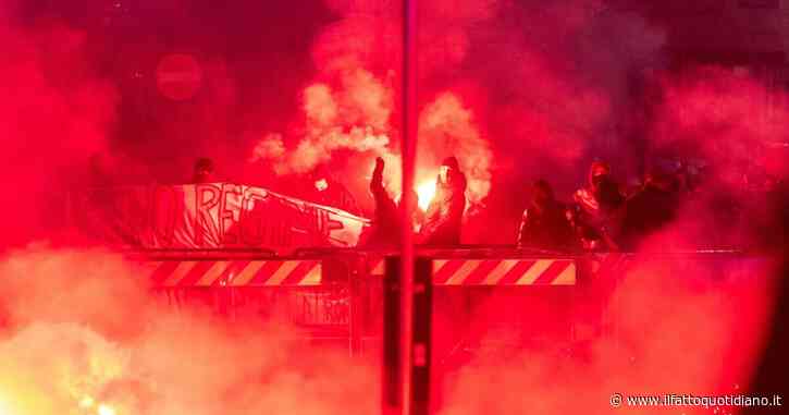 Dal caro casa alla guerra a Gaza: petardi e letame nelle proteste per la Prima della Scala