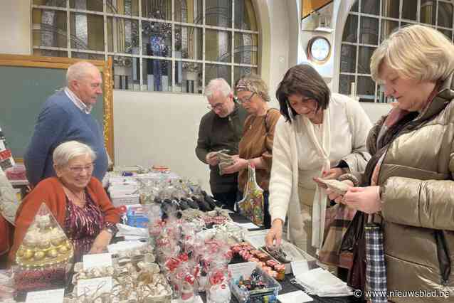Overdekte Cadeau- en Kerstmarkt doet het zonder buitenkraampjes door slecht weer, zondag nog een dag