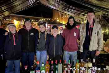 Natte kerstmarkt van Gezellig Oelegem