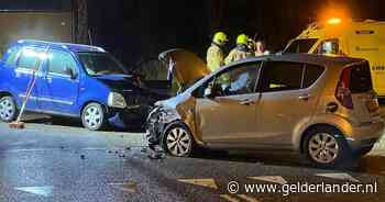 Twee gewonden na botsing tussen auto's op kruispunt in Doetinchem