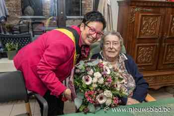 Andrea blaast 101 kaarsjes uit