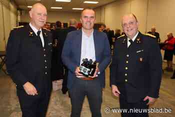 Moerbeke-Waas dankt Zelzaatse brandweer met bijzonder biertje. “Door gemeentefusie overstap naar brandweerzone Oost”