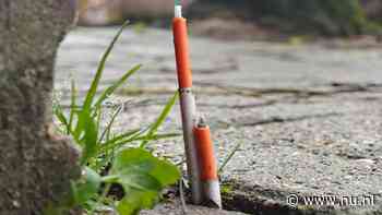 Het duurt vaak maanden voordat de glasvezelsprietjes uit de stoep verdwijnen