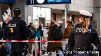 Zug-Fahrgäste beobachteten Mann mit Schusswaffe