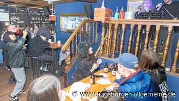 Karaoke-Abend im Hallo Werner: Auch für das falsche Singen gibt es Applaus