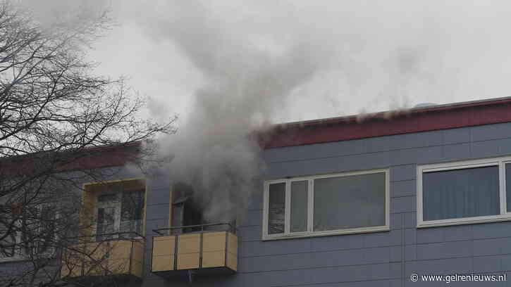 Vrouw gewond door woningbrand, bewoners acht appartementen geëvacueerd