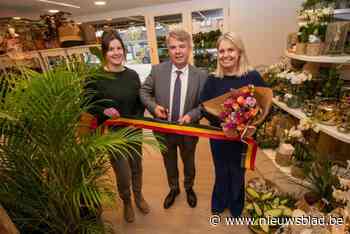 Elsie (48) vult gat in markt met nieuwe bloemenwinkel: “De vraag naar extra zaak in dorpscentrum was groot”