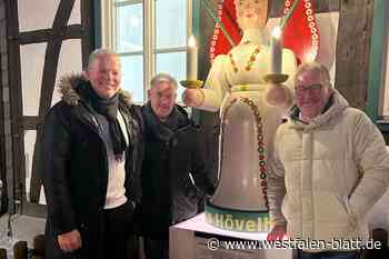 Lichterengel lässt Hövelhofs Schlossgarten erstrahlen
