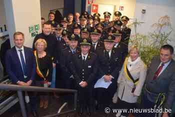 Eretekens en brevetten voor brandweerlieden brandweerpost Brakel