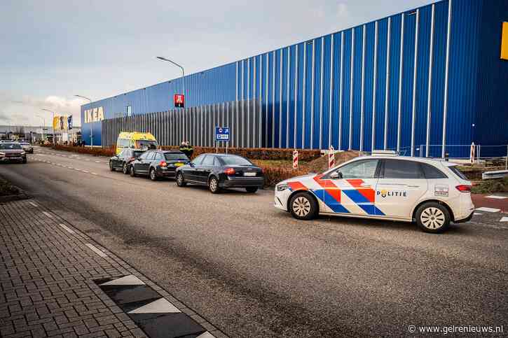 Kettingbotsing tussen drie auto’s bij Ikea Duiven