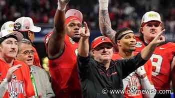 AP Top 25: Oregon, Georgia, Notre Dame, Texas top poll going into playoff; Tide ranked ahead of SMU