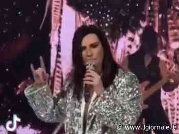 Laura Pausini non le "canta" solo al pubblico: l'attacco all'ex sul palco di Milano