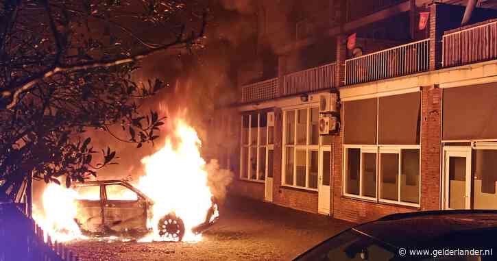 LIVE | Mogelijke link tussen uitgebrande auto en grote explosie Den Haag onderzocht door politie