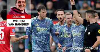 Column Willem van Hanegem | Dat Wout Weghorst geen rood kreeg, toont aan dat de arbitrage in elk geval Ajax nog gewoon als topclub ziet
