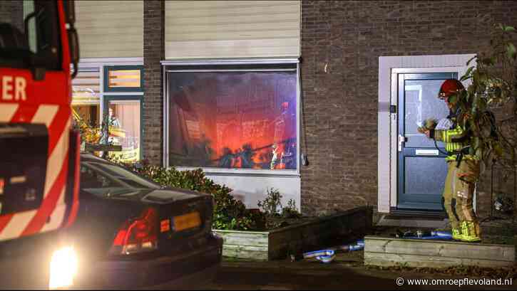 Emmeloord - Woningbrand in Emmeloord, bewoonster zwaargewond naar ziekenhuis