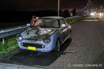 Auto spontaan in brand op A9 bij Velsen-Zuid