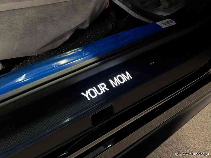 Man stelt 911 S/T als rijdende middelvinger samen